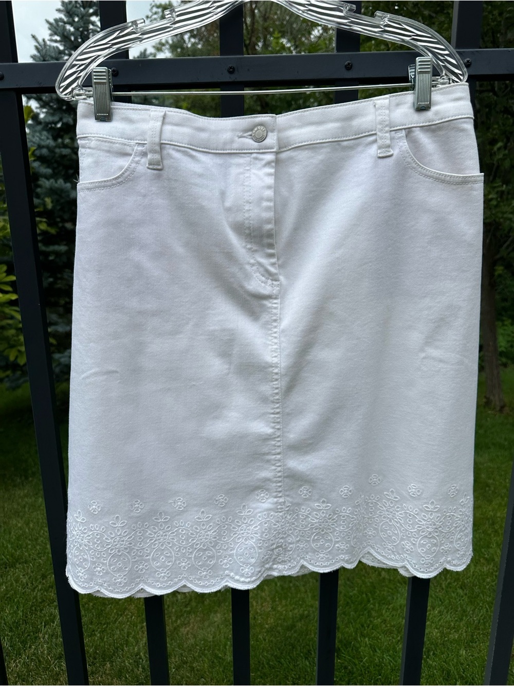 ⭐️NWT⭐️ Talbots White Mini Skirt with Scalloped Embroidered Hem